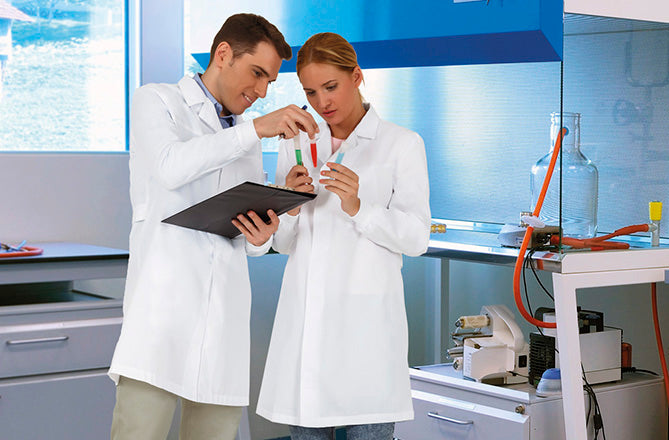 Bata CLUSTER – Laboratório & Saúde Unissexo